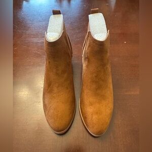 Contigo Brown Chukka Boots